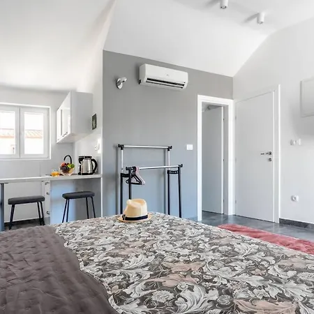 Old Town Oasis Apartment